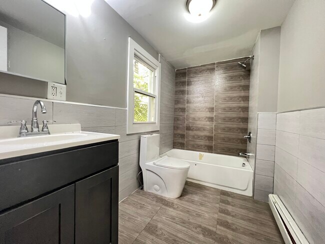 Building Photo - 52 Summer Ave