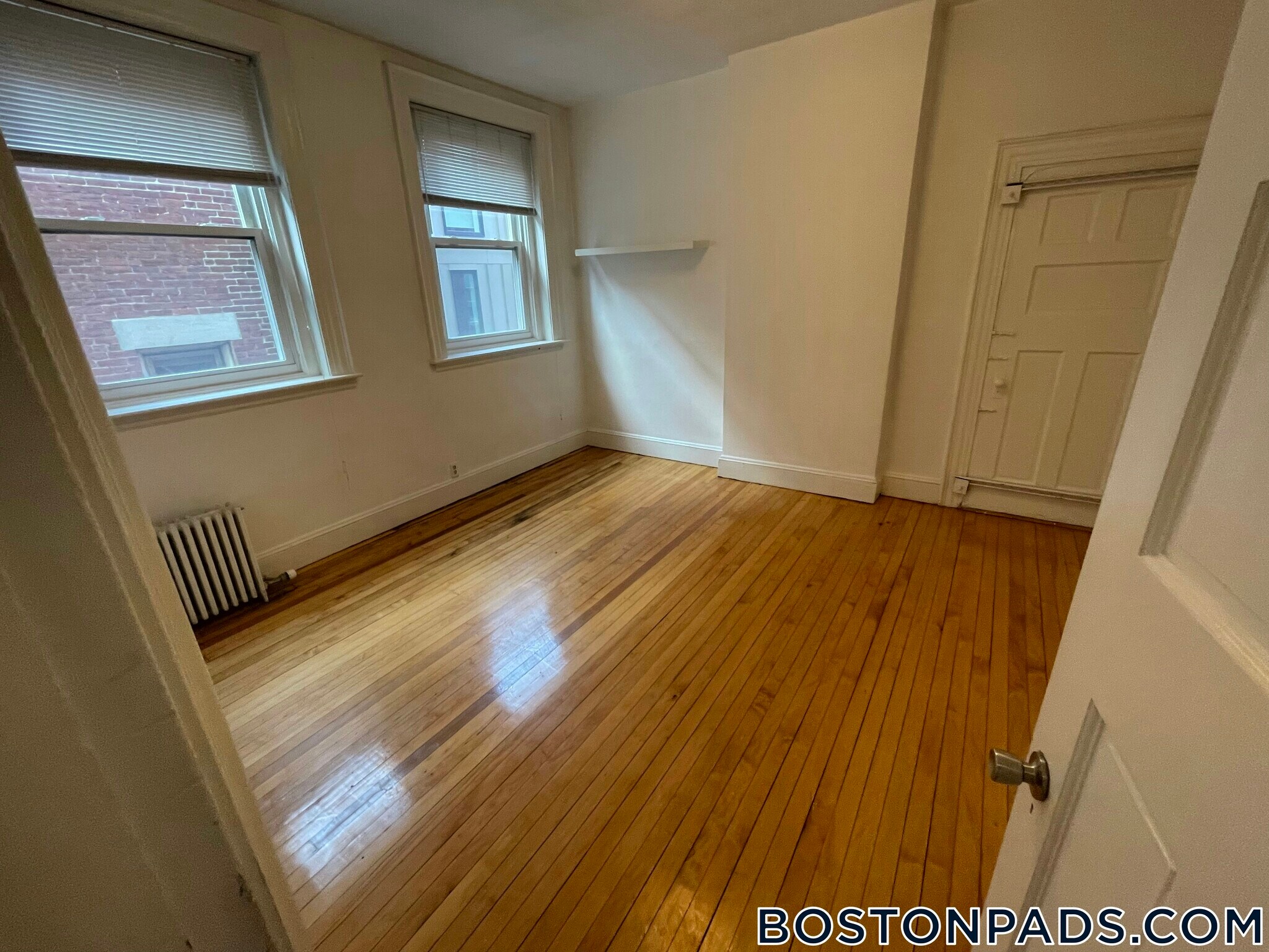 Building Photo - 465 Park Dr