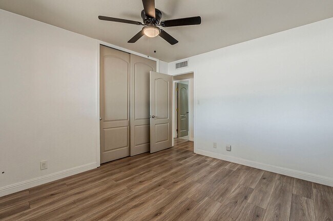 Building Photo - Three bedrooms and POOL in South Scottsdale!