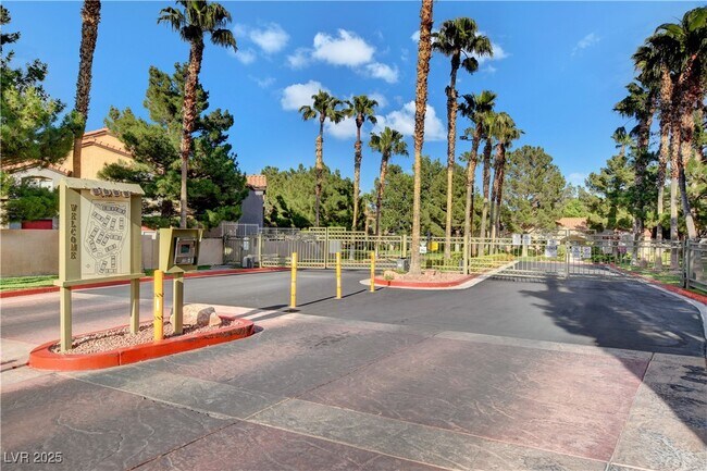 Building Photo - 2121 Blue Breeze Dr