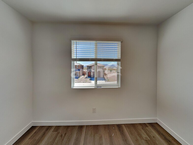 Building Photo - 6192 W Calle Lingo