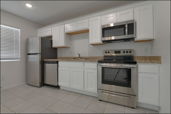 Building Photo - 4626 Maxwell Ave