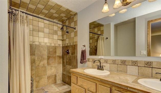 Building Photo - 5656 S Onaga Pl