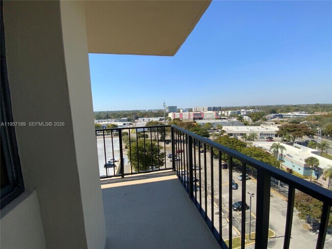 Building Photo - 1470 NE 123rd St