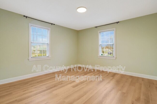 Building Photo - 2405 Arlington Blvd