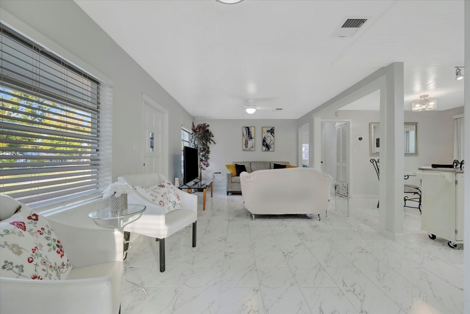 Building Photo - 4213 E Yukon St