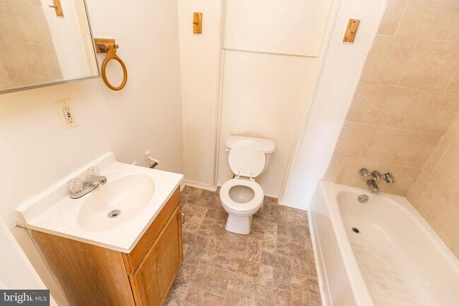 Building Photo - 2536 Amber St