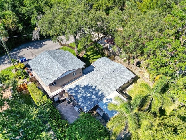 Building Photo - 1610 SW 30th Pl