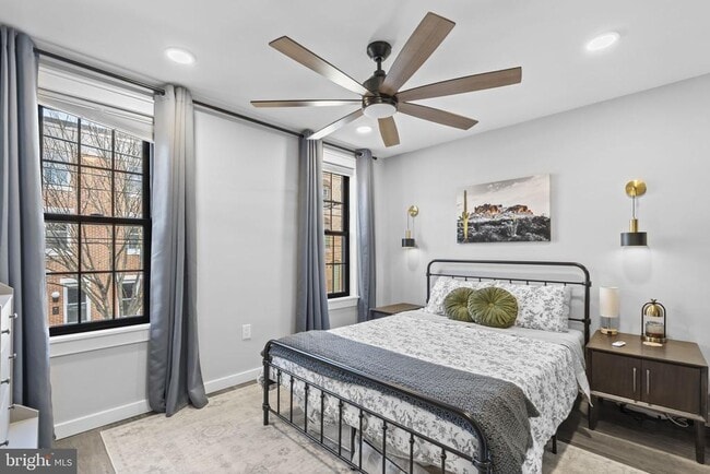 Building Photo - 526 E Thompson St