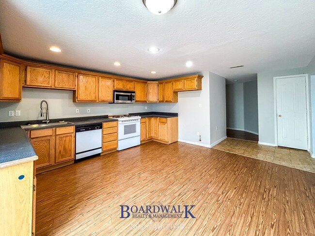 Building Photo - 833 Molasses Mill Dr