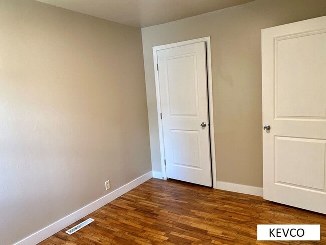 Building Photo - 314-320 Alpert Ave