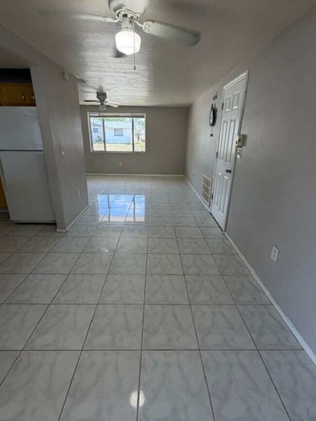Building Photo - 6935 Twilite Dr