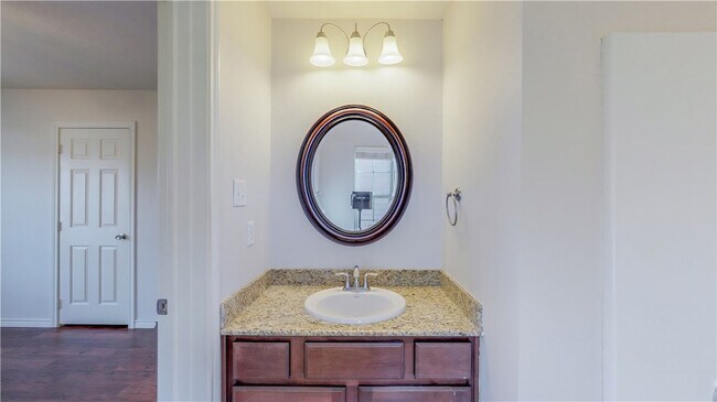 Building Photo - 2487 Horse Shoe Dr