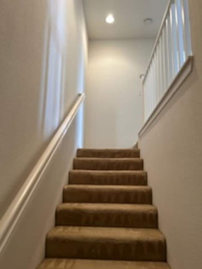 Building Photo - Experience Modern Comfort in This Newer Sp...