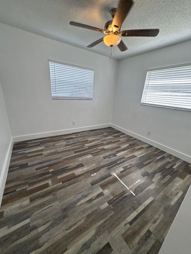 Building Photo - 2 BEDROOMS 1 BATHROOM IN AREA OF RIVERLAND