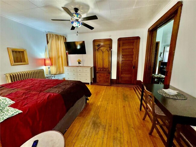 Building Photo - 1464 W Minnehaha Ave