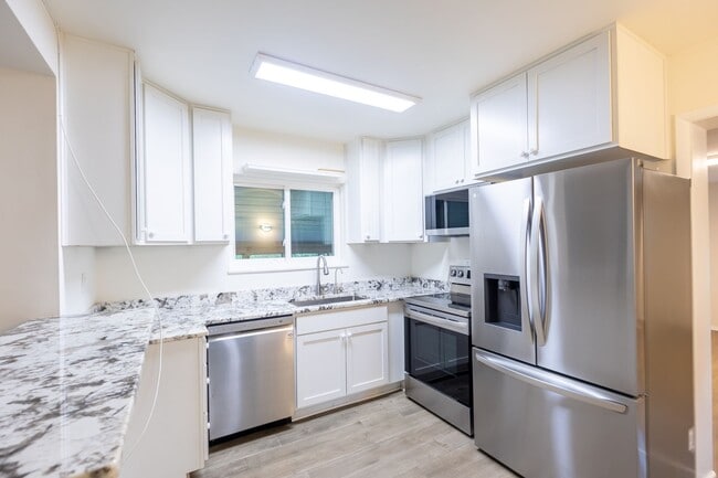 Building Photo - Lovely 3 BR/2 BA Single-Family Home in Gle...