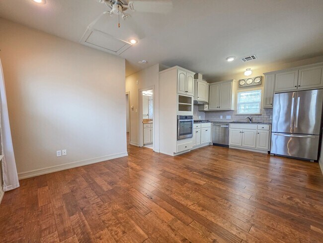 Building Photo - 4515 Avenue G Ave