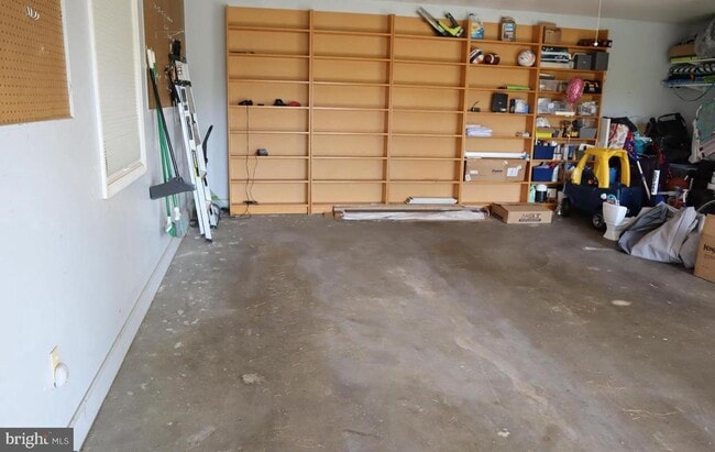 Building Photo - 15826 Anamosa Dr