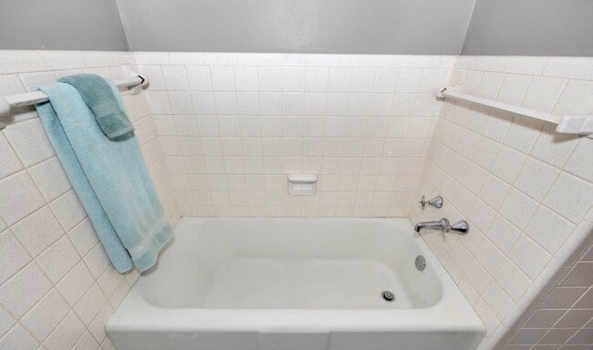 Building Photo - Charming 3 Bedroom, 2 Bathroom Home in Dec...