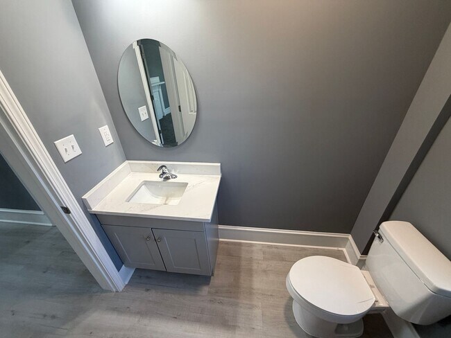 Building Photo - Amazing 7 Bedroom 2 bathroom updated home for rent in Burlington, NC