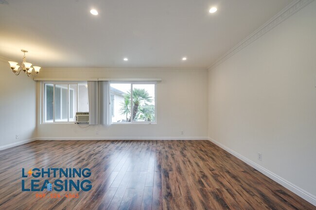 Building Photo - 1060 S Stanley Ave
