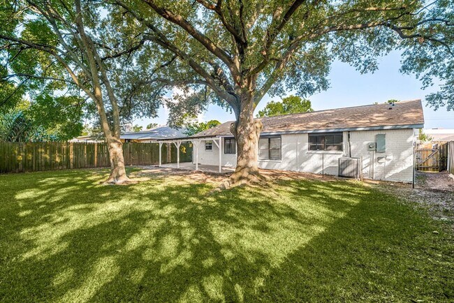 Building Photo - 9806 Thrush St