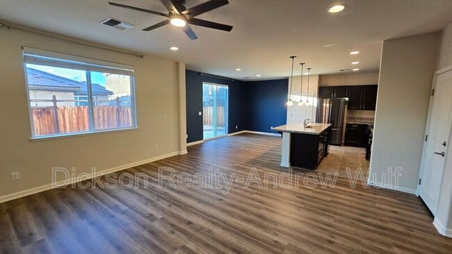 Building Photo - 7052 Diversey Dr