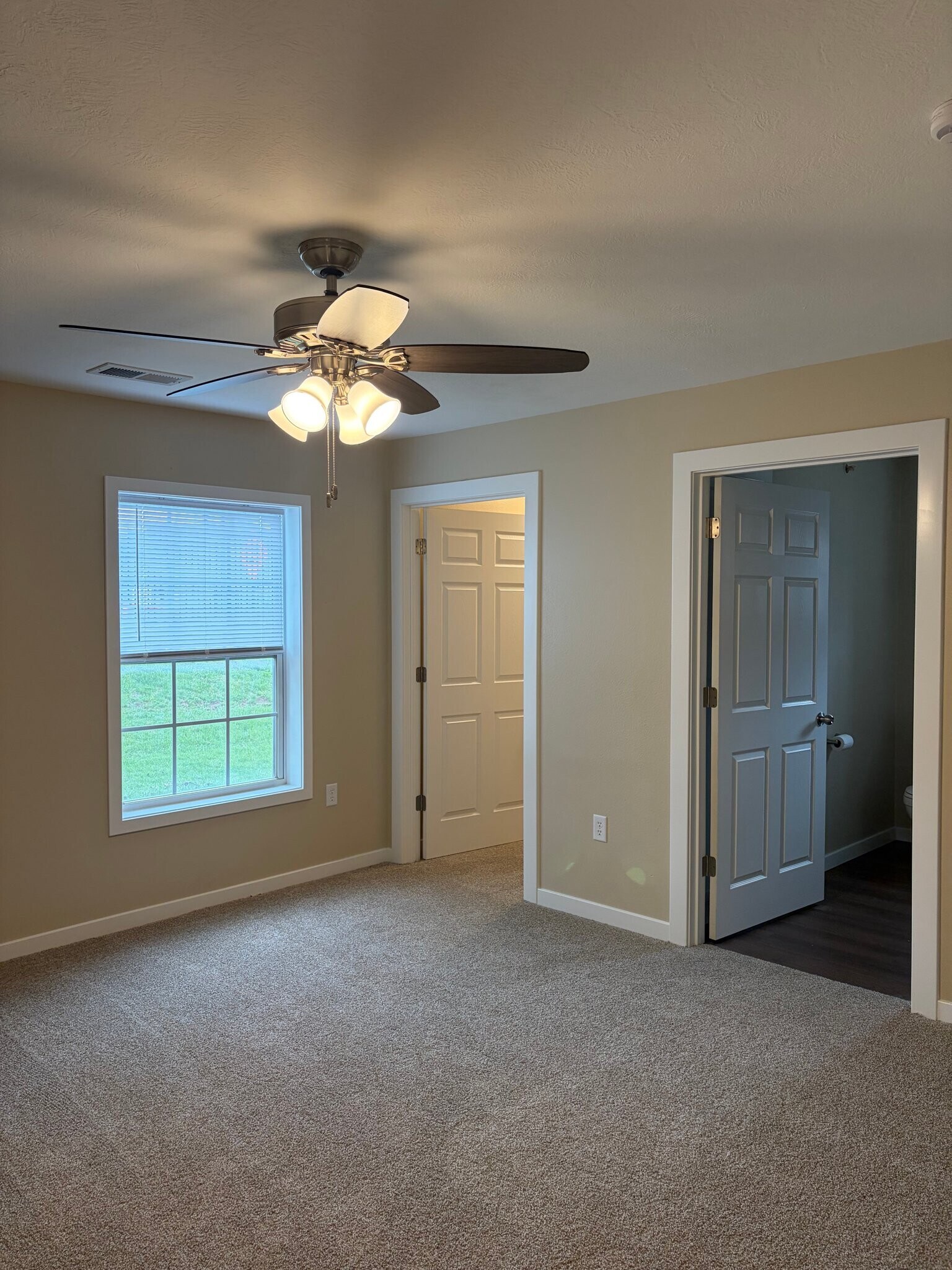 Building Photo - 1365 S Scenic Ave