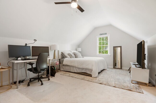 Building Photo - Gorgeous brick ranch with bonus room!!! Application Pending
