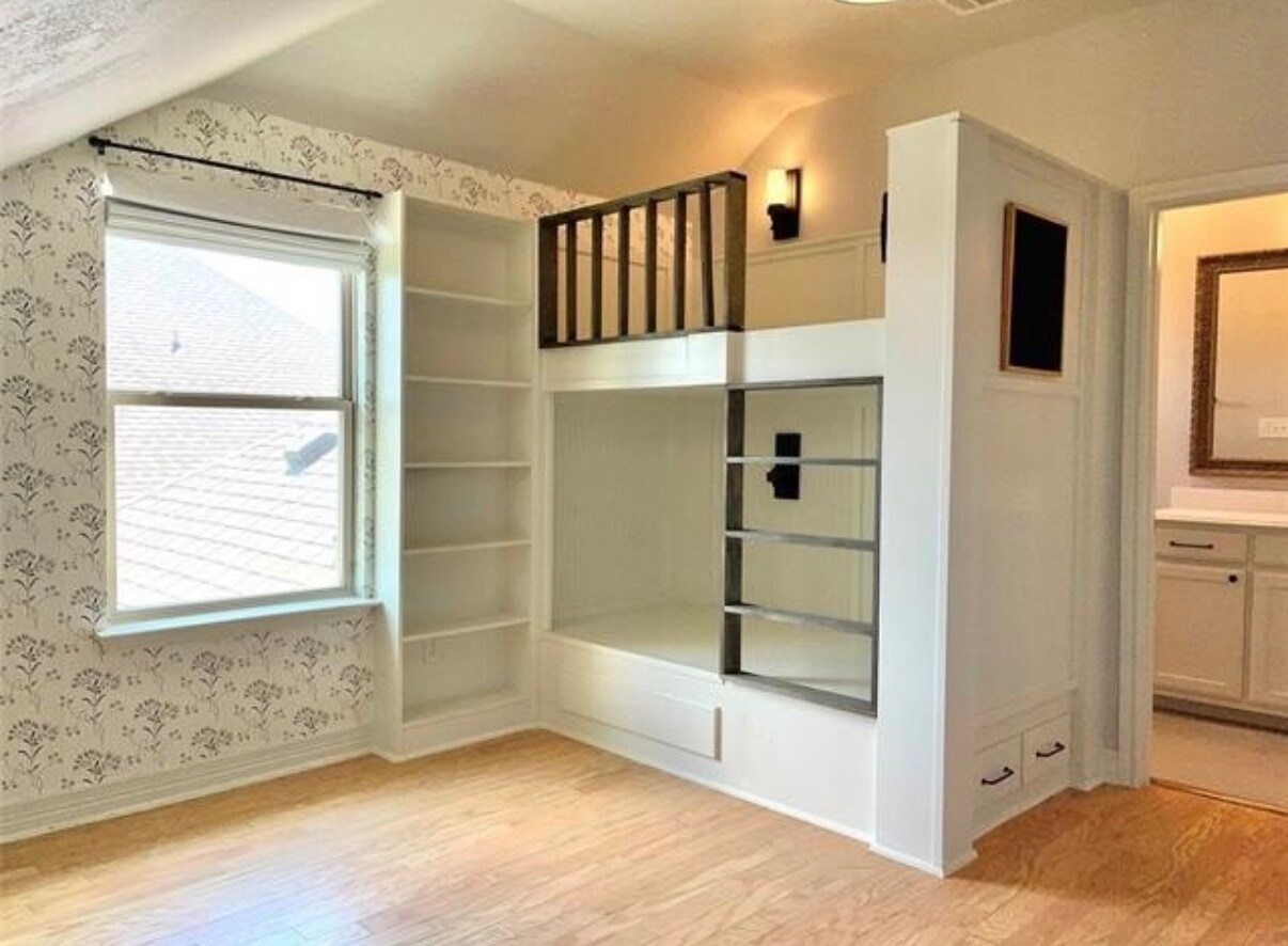 Building Photo - 560 Inwood St