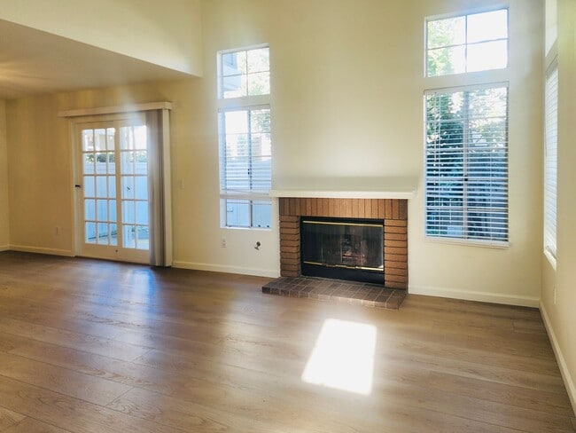 Building Photo - 2275 Hawthorne Pl