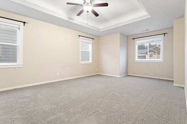 Building Photo - Excellent Condition Three Bedroom + Office, Fenced Backyard, Central AC