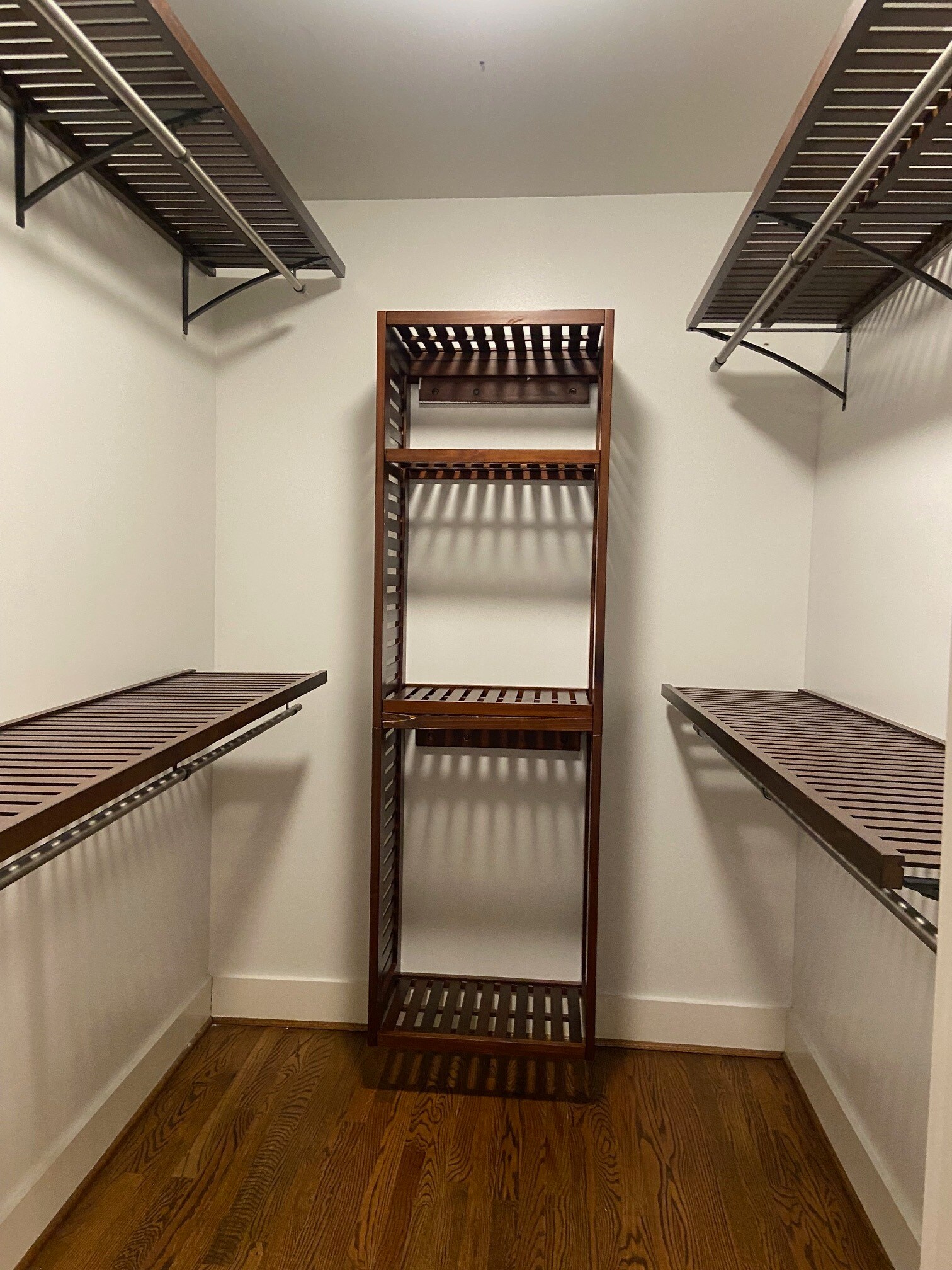 Building Photo - 907 Irving Rd