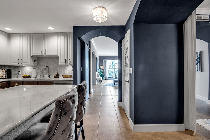 Building Photo - 808 3rd Ave W