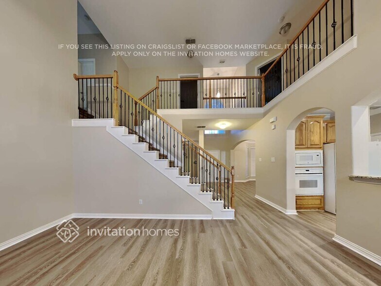 Building Photo - 2206 Kingsley Dr
