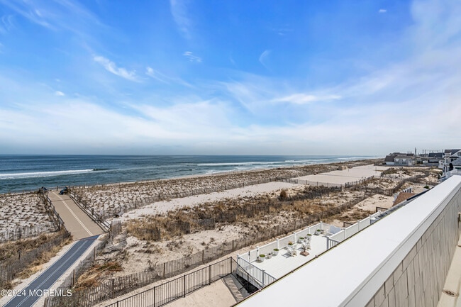 Building Photo - 3574 Ocean Terrace