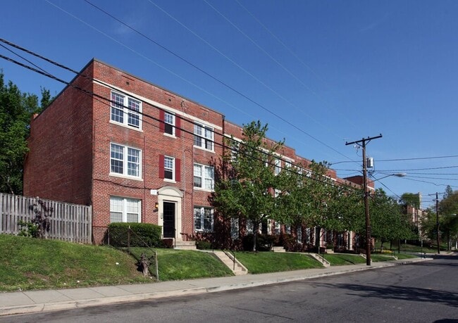 Building Photo - 2908 7th St NE