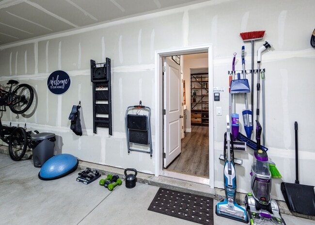 Building Photo - Luxury Ranch-Style Home for Rent | Wolf Ranch | D20 Schools | Pikes Peak Views