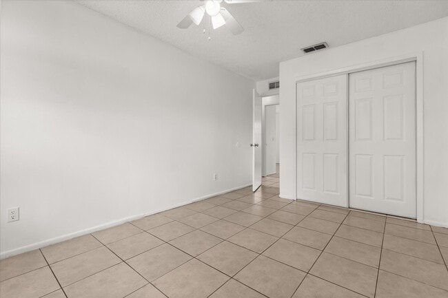 Building Photo - 6921 Longmeade Ln