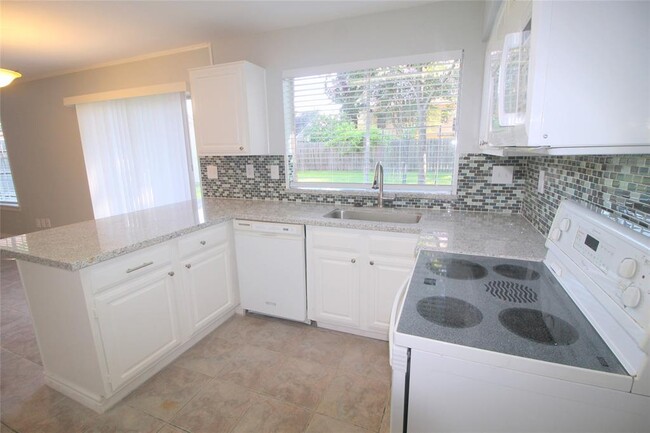 Building Photo - 3323 Hidden Creek Dr