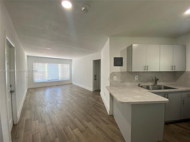 Building Photo - 1025 NE 78th St