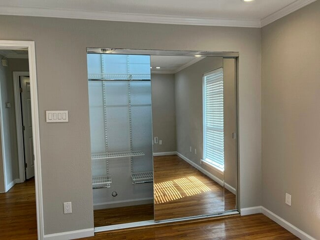 Building Photo - 10622 Hermosa Dr