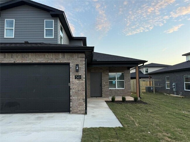 Primary Photo - 541 Cosmos St