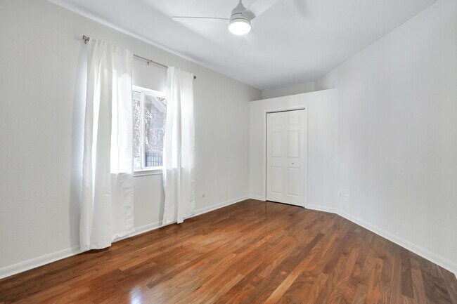 Building Photo - 26 Silverhorn Dr