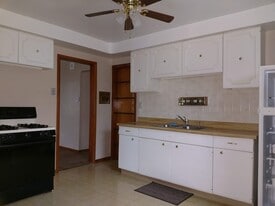 Building Photo - 6125 Ridge Rd.