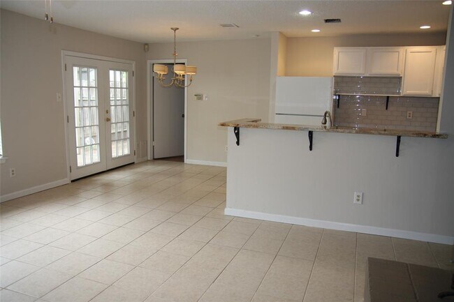 Building Photo - 7825 Beauregard Cir