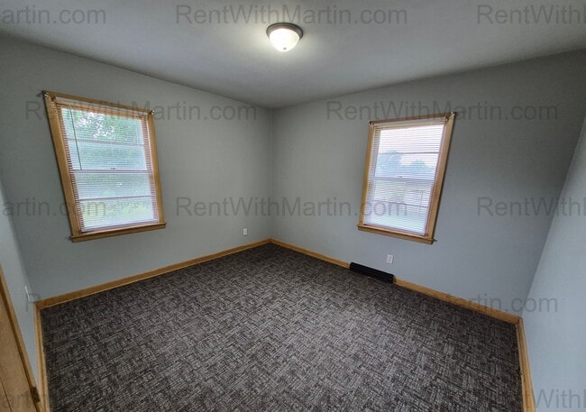 Building Photo - 413 Hope Ave