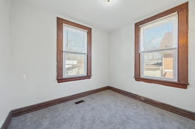 Building Photo - CHEVIOT:  Adorable 2+ bed 1.5 bath 2 story w 2 car garage