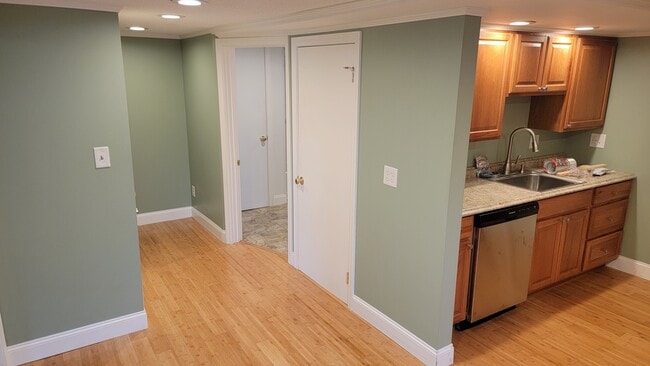 Building Photo - 115 Paul Manafort Dr